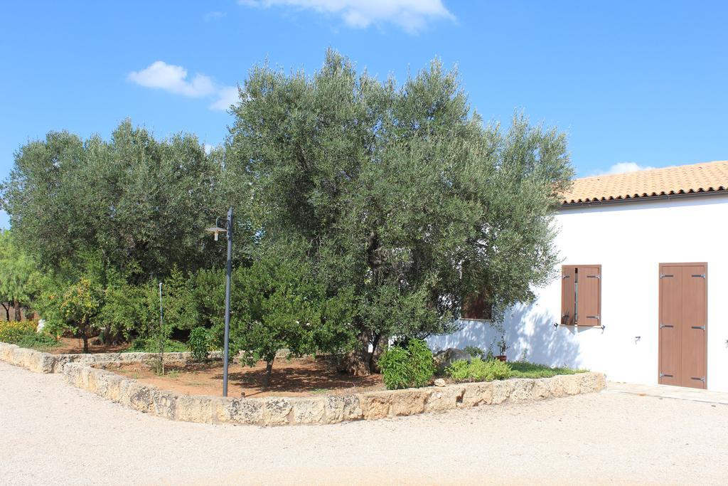 Azienda Agrituristica Masseria La Verna Patù Eksteriør billede